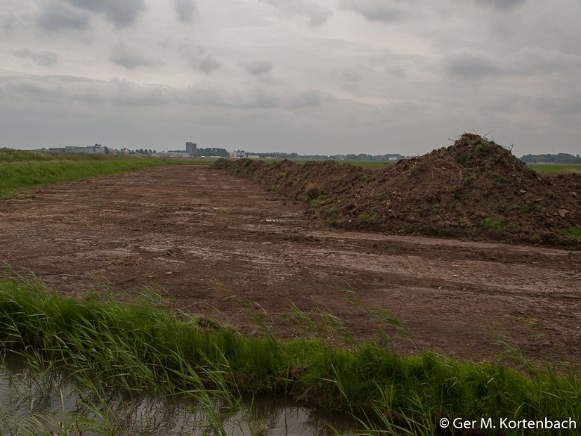 De bovenste grondlaag wordt verwijderd